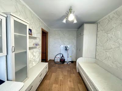 квартира за адресою Космонавтів вул., 142