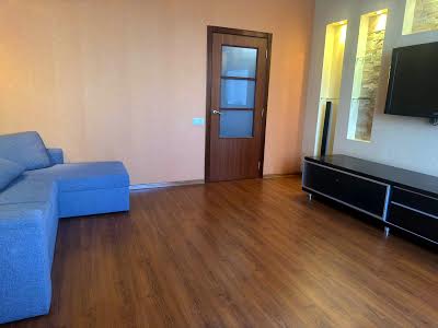 квартира за адресою Анни Ахматової вул., 35