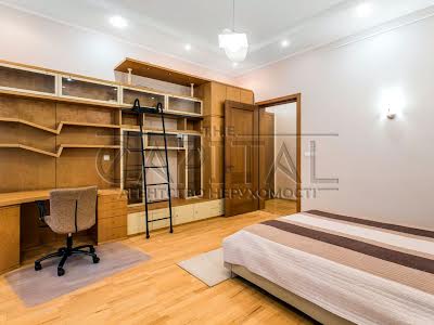 квартира по адресу Десятинная ул., 1/3