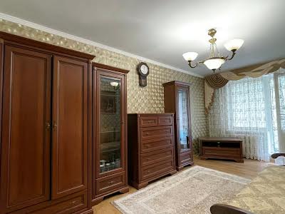 квартира за адресою Довженка вул., 5