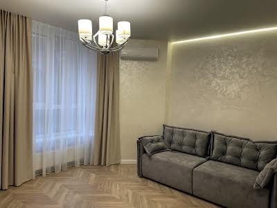 квартира по адресу Молодіжна ул., 4