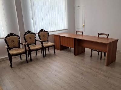 комерційна за адресою Подольська вул., 40