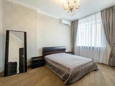 квартира за адресою Старонаводницька вул., 6б