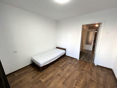 квартира за адресою Ревуцького вул., 8