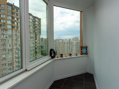 квартира за адресою Анни Ахматової вул., 32/18
