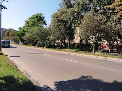 комерційна за адресою Рівне, Бандери Степана вул., 33