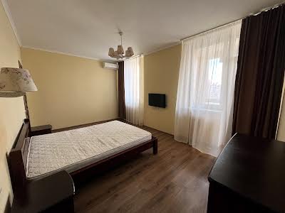 квартира за адресою Анни Ахматової вул., 30