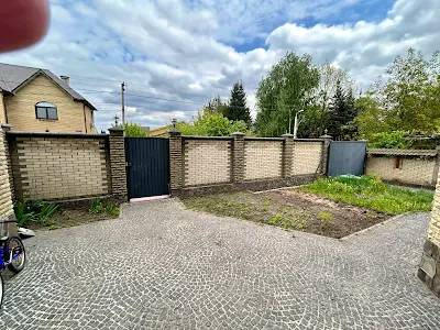 комерційна за адресою Південна, 8