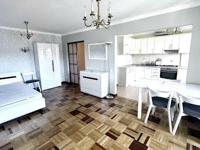 квартира за адресою Родини Крушельницьких вул., 7
