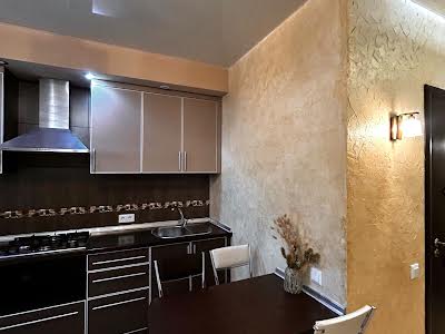 квартира за адресою Малинівська вул., 19