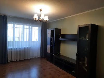 квартира за адресою Червоний камінь, 18