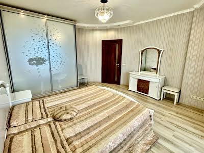 квартира за адресою Героїв Оборони вул., 10-А