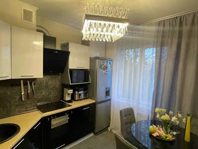 квартира за адресою Євгена Чикаленка вул., 75