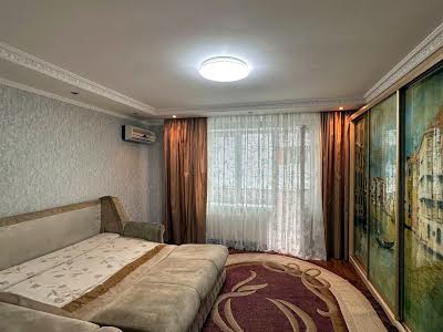 квартира за адресою Райдужний масив вул., 4