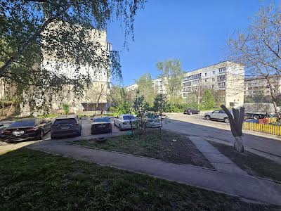 квартира за адресою Щаслива вул., 5