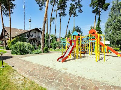 коммерческая по адресу київська, 1