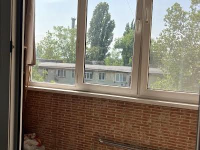 квартира за адресою Космонавтів вул., 64а