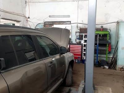 комерційна за адресою Рятувальників вул., 1