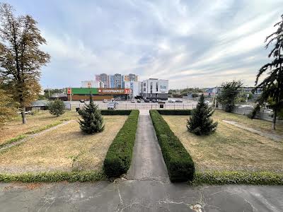 комерційна за адресою Броварська, 1а