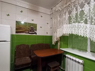 квартира за адресою Богатирська вул., 10