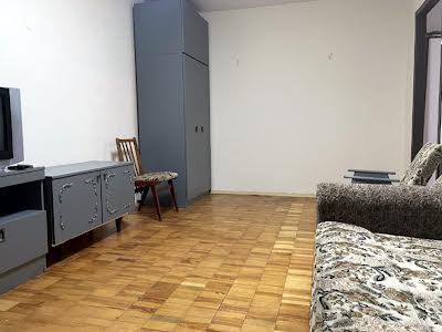 квартира за адресою Академіка Булаховського вул., 15а