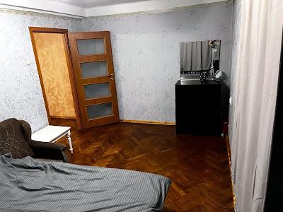 квартира за адресою Остапа Вишні вул., 7