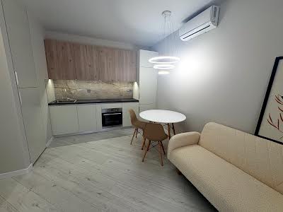квартира за адресою Краснова вул., 3