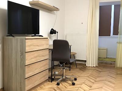квартира за адресою Олега Ольжича вул., 8