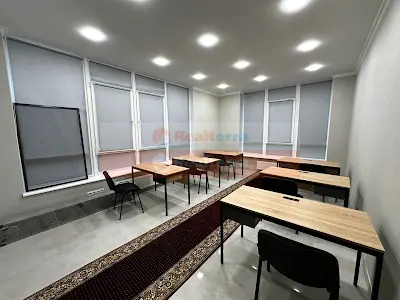 комерційна за адресою Жилянська вул., 68