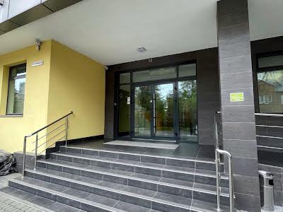 комерційна за адресою Угорська вул., 12
