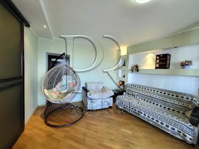 квартира за адресою Анни Ахматової вул., 31