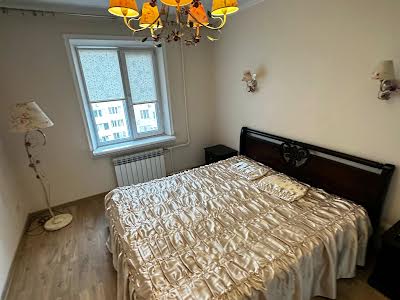 квартира за адресою Тополина вул., 18/2