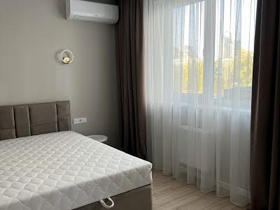 квартира за адресою Ревуцького вул., 40-В