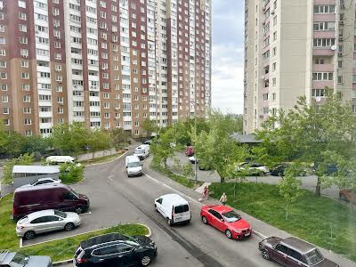 квартира за адресою Милославська вул., 18