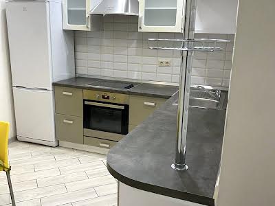 квартира за адресою Василя Симоненка вул., 5