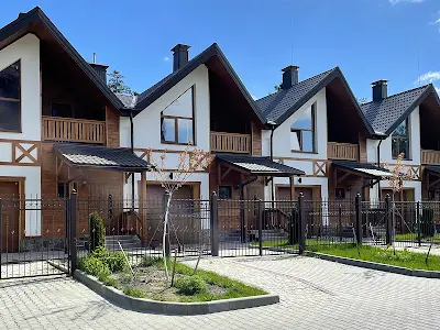 будинок за адресою Придорожна вул., 14б
