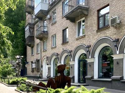 квартира за адресою Леоніда Первомайського вул., 4