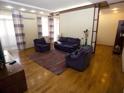 квартира за адресою Панаса Мирного вул., 8