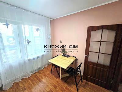 квартира за адресою Софії Русової вул., 5-Б