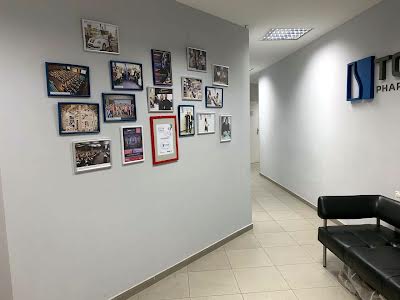 комерційна за адресою Середньофонтанська вул., 19