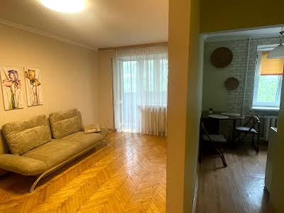 квартира за адресою Кирило-Мефодіївська вул., 7