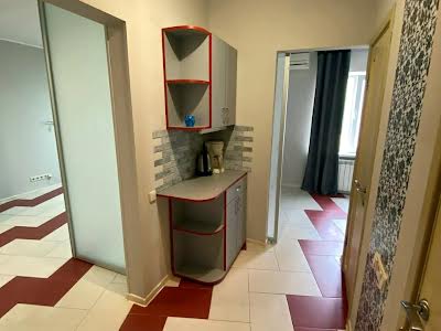 комерційна за адресою Драгоманова вул., 23