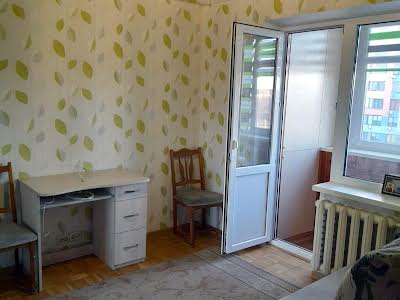 квартира за адресою Богатирська вул., 8