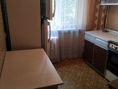 квартира за адресою Генерала Петрова вул., 37