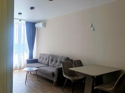 квартира за адресою Зарічна вул., 16