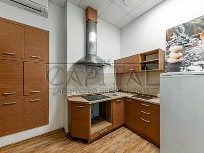 комерційна за адресою Лесі Українки бульв., 7-Б