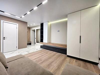квартира за адресою Довженка вул., 32