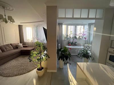 квартира за адресою Ревуцького вул., 7-В
