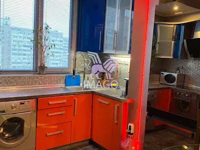 квартира за адресою Анни Ахматової вул., 43