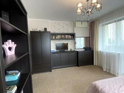 квартира за адресою Анни Ахматової вул., 46